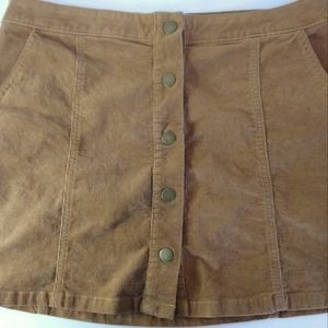 Corduroy snap front mini skirt Med